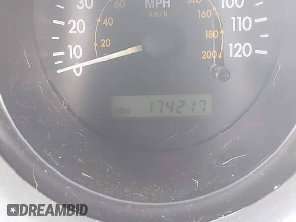 2004 Chevrolet Aveo LS z VIN KL1TJ62654B218838, wystawiony jako IAAI lot #41496237 z przebiegiem 174 217 mil mil oraz . Historia ofert i sprzedaży dostępna na DreamBid. Obrazek 7.