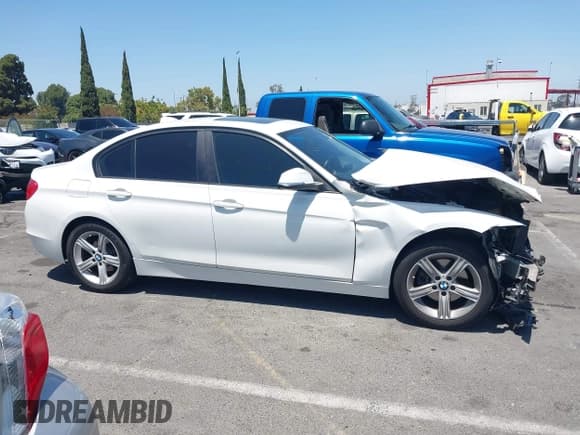 ✅ 2013 BMW 3 Series 328i • VIN: WBA3C1C59DF436380 • Lot: 42877603. Listed on IAAI with 135,720 mi. Free auction sales archive from the USA and detailed vehicle history report at DreamBid. Image 13.
