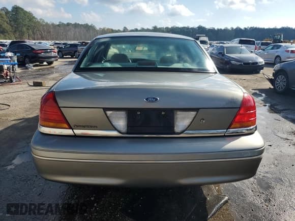 ✅ 2000 Ford Crown Victoria • VIN: 2FAFP73W0YX173874 • Lot: 82113564. Wystawiony na Copart z przebiegiem 108 425 mil. Bezpłatny archiwum sprzedaży aukcyjnych z USA i szczegółowy raport historii pojazdu na DreamBid. Zdjęcie 6.