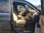 ✅ 2023 Chevrolet Suburban Premier • VIN: 1GNSCFKD8PR353280 • Lot: 43401708. Wystawiony na IAAI z przebiegiem 42 587 mil. Bezpłatny archiwum sprzedaży aukcyjnych z USA i szczegółowy raport historii pojazdu na DreamBid. Zdjęcie 5.