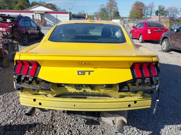 ✅ 2024 Ford Mustang GT • VIN: 1FA6P8CFXR5400190 • Lot: 43374108. Listed on IAAI with 18,968 mi. Free auction sales archive from the USA and detailed vehicle history report at DreamBid. Image 17.