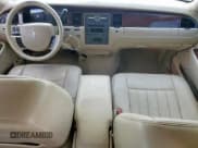 ✅ 2006 Lincoln Town Car Signature • VIN: 1LNHM81V66Y640509 • Lot: 59220805. Wystawiony na Copart z przebiegiem 352 029 mil. Bezpłatny archiwum sprzedaży aukcyjnych z USA i szczegółowy raport historii pojazdu na DreamBid. Zdjęcie 8.