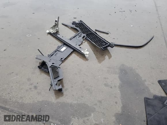 ✅ 2025 Land Rover Range Rover SE • VIN: SALKP9FU6SA330878 • Лот: 81950285. Опубликован ранее на Copart с пробегом 611 миль. Бесплатный доступ к архиву аукционных продаж из США и подробный отчёт об истории автомобиля на DreamBid. Изображение 13.