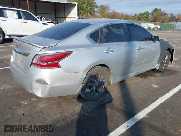 ✅ 2015 Nissan Altima S • VIN: 1N4AL3AP4FC255448 • Lot: 43675300. Wystawiony na IAAI z przebiegiem 154 476 mil. Bezpłatny archiwum sprzedaży aukcyjnych z USA i szczegółowy raport historii pojazdu na DreamBid. Zdjęcie 4.