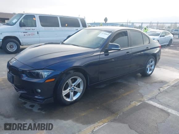 ✅ 2013 BMW 3 Series 328i • VIN: WBA3C1C52DK103929 • Lot: 43780840. Wystawiony na IAAI z przebiegiem 120 447 mil. Bezpłatny archiwum sprzedaży aukcyjnych z USA i szczegółowy raport historii pojazdu na DreamBid. Zdjęcie 2.