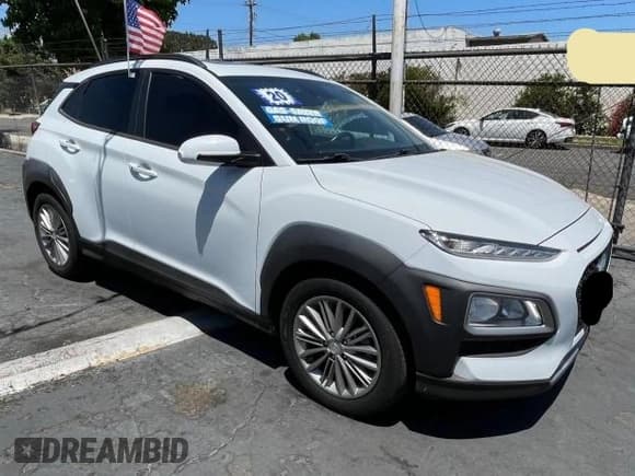 ✅ 2020 Hyundai Kona SEL Plus • VIN: KM8K62AA5LU420548 • Lot: 79974284. Wystawiony na Copart z przebiegiem 78 870 mil. Bezpłatny archiwum sprzedaży aukcyjnych z USA i szczegółowy raport historii pojazdu na DreamBid. Zdjęcie 1.
