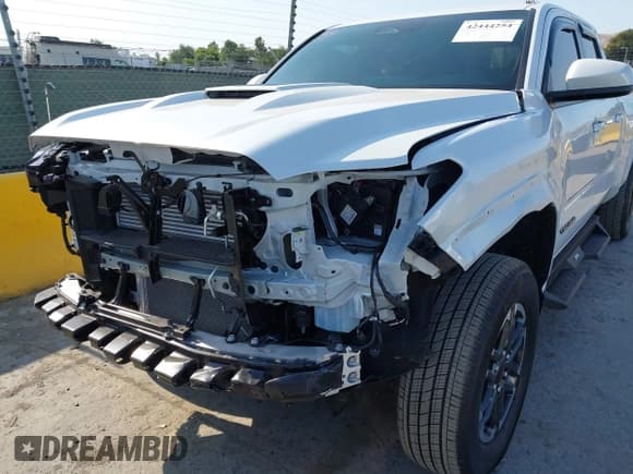 ✅ 2025 Toyota Tacoma SR • VIN: 3TYLB5JN7ST067889 • Лот: 42444254. Опубликован ранее на IAAI с пробегом 5 786 миль. Бесплатный доступ к архиву аукционных продаж из США и подробный отчёт об истории автомобиля на DreamBid. Изображение 6.
