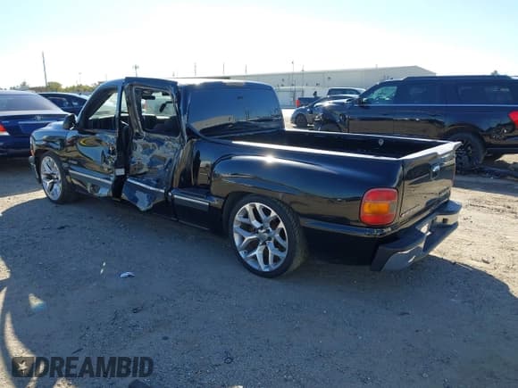 ✅ 2001 Chevrolet Silverado 1500 LS • VIN: 2GCEC19VX11142637 • Lot: 43633573. Listed on IAAI with 232,476 mi. Free auction sales archive from the USA and detailed vehicle history report at DreamBid. Image 3.