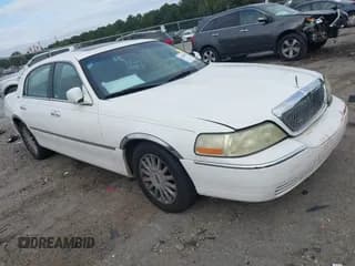 ✅ 2005 Lincoln Town Car Signature Limited • VIN: 1LNHM82W55Y643908 • Lot: 43406048. Listed on IAAI with 112,411 mi. Free auction sales archive from the USA and detailed vehicle history report at DreamBid. Image 1.