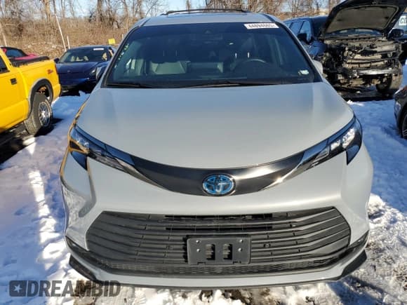 ✅ 2022 Toyota Sienna XLE Woodland Edition • VIN: 5TDASKFC5NS047766 • Lot: 56551605. Wystawiony na Copart z przebiegiem 58 862 mil. Bezpłatny archiwum sprzedaży aukcyjnych z USA i szczegółowy raport historii pojazdu na DreamBid. Zdjęcie 5.