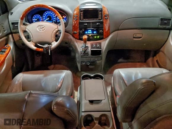 ✅ 2010 Toyota Sienna XLE • VIN: 5TDYK4CC3AS314461 • Lot: 93395775. Listed on Copart with 217,250 mi. Free auction sales archive from the USA and detailed vehicle history report at DreamBid. Image 8.