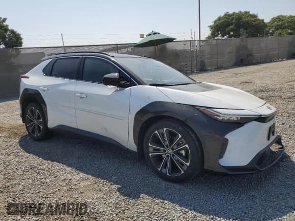 ✅ 2023 Toyota bZ4X XLE • VIN: JTMAAAAA1PA013505 • Лот: 68307945. Опубликован ранее на Copart с пробегом 22 614 миль. Бесплатный доступ к архиву аукционных продаж из США и подробный отчёт об истории автомобиля на DreamBid. Изображение 4.