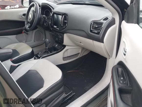 ✅ 2018 Jeep Compass Limited • VIN: 3C4NJCCB8JT204311 • Lot: 43533458. Listed on IAAI with 73,146 mi. Free auction sales archive from the USA and detailed vehicle history report at DreamBid. Image 5.