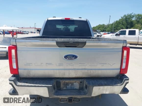 ✅ 2024 Ford F-250 XL • VIN: 1FT7W2BT8REC68438 • Lot: 42860037. Listed on IAAI with 81,882 mi. Free auction sales archive from the USA and detailed vehicle history report at DreamBid. Image 16.