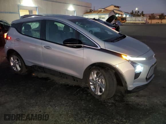 ✅ 2023 Chevrolet Bolt EV 1LT • VIN: 1G1FW6S04P4192513 • Lot: 83825224. Wystawiony na Copart z przebiegiem 26 912 mil. Bezpłatny archiwum sprzedaży aukcyjnych z USA i szczegółowy raport historii pojazdu na DreamBid. Zdjęcie 4.