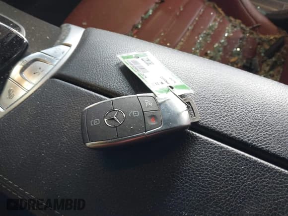 ✅ 2022 Mercedes-Benz C 300 • VIN: W1KWK8EB6NG112674 • Lot: 41773696. Wystawiony na IAAI z przebiegiem 26 242 mil. Bezpłatny archiwum sprzedaży aukcyjnych z USA i szczegółowy raport historii pojazdu na DreamBid. Zdjęcie 11.