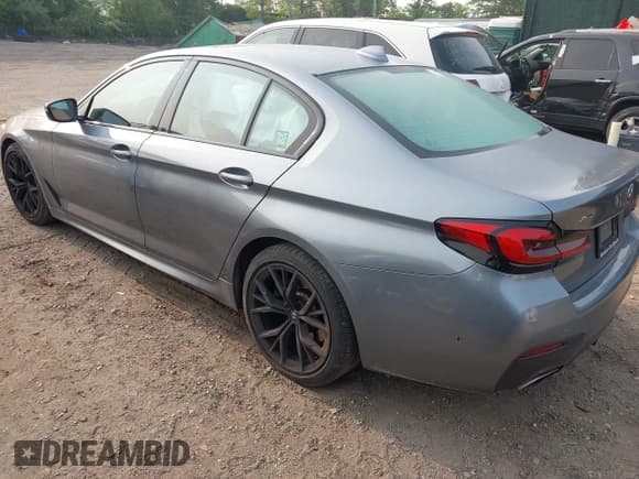 ✅ 2021 BMW 5 Series 530i xDrive • VIN: WBA13BJ03MWX10421 • Lot: 42409758. Listed on IAAI with 72,606 mi. Free auction sales archive from the USA and detailed vehicle history report at DreamBid. Image 3.