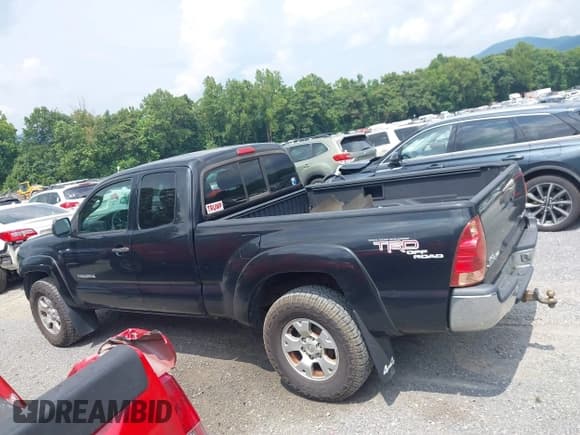 ✅ 2005 Toyota Tacoma • VIN: 5TEUU42N05Z033240 • Lot: 42868257. Listed on IAAI with 203,198 mi. Free auction sales archive from the USA and detailed vehicle history report at DreamBid. Image 15.