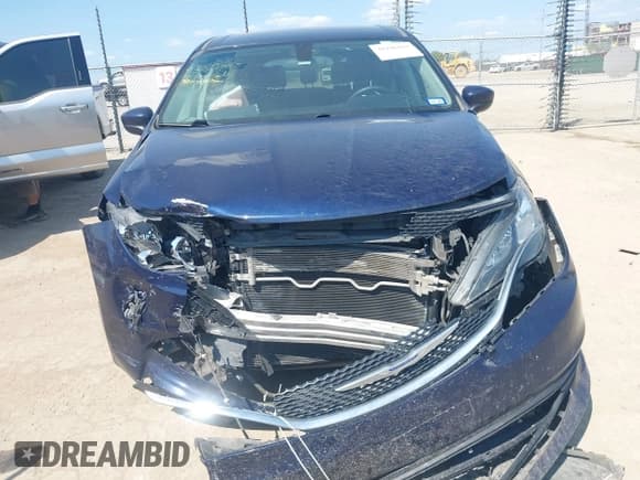 ✅ 2020 Chrysler Voyager LX • VIN: 2C4RC1CG0LR243394 • Lot: 42946869. Listed on IAAI with 119,605 mi. Free auction sales archive from the USA and detailed vehicle history report at DreamBid. Image 12.