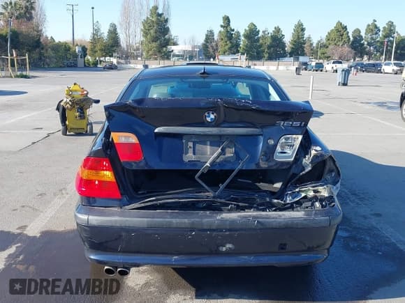 ✅ 2004 BMW 3 Series 325i • VIN: WBAAZ334X4KP88318 • Lot: 41299414. Listed on IAAI with 161,938 mi. Free auction sales archive from the USA and detailed vehicle history report at DreamBid. Image 16.