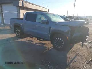 2023 Nissan Frontier Pro-4X z VIN 1N6ED1EKXPN670644, wystawiony jako IAAI lot #43366765 z przebiegiem 13 230 mil mil oraz . Historia ofert i sprzedaży dostępna na DreamBid. Obrazek 1.