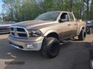 ✅ 2009 Dodge 1500 SLT • VIN: 1D3HV18T39S724184 • Lot: 42097416. Wystawiony na IAAI z przebiegiem 297 630 mil. Bezpłatny archiwum sprzedaży aukcyjnych z USA i szczegółowy raport historii pojazdu na DreamBid. Zdjęcie 2.