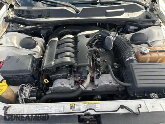 ✅ 2009 Dodge Challenger SE • VIN: 2B3LJ44VX9H623305 • Lot: 77859084. Wystawiony na Copart z przebiegiem 137 341 mil. Bezpłatny archiwum sprzedaży aukcyjnych z USA i szczegółowy raport historii pojazdu na DreamBid. Zdjęcie 7.