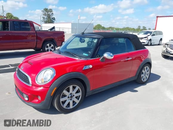 ✅ 2011 MINI Convertible S • VIN: WMWZP3C55BT249405 • Lot: 41461640. Wystawiony na IAAI z przebiegiem 59 856 mil. Bezpłatny archiwum sprzedaży aukcyjnych z USA i szczegółowy raport historii pojazdu na DreamBid. Zdjęcie 2.