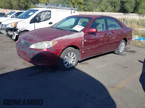 ✅ 2005 Toyota Camry XLE • VIN: 4T1BE30K35U034183 • Lot: 43326126. Wystawiony na IAAI z przebiegiem 223 469 mil. Bezpłatny archiwum sprzedaży aukcyjnych z USA i szczegółowy raport historii pojazdu na DreamBid. Zdjęcie 17.