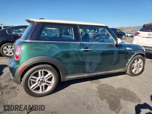 2011 MINI Hardtop S с VIN WMWSV3C55BTY10595, выставлен на аукционе Copart как лот 90296095 с пробегом 52 308 миль миль и Списание • Salvage title. История ставок и продаж доступна на DreamBid. Изображение 3.