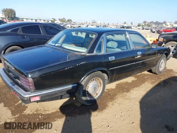 ✅ 1988 Jaguar XJ • VIN: SAJHV1649JC540968 • Лот: 43657666. Опубликован ранее на IAAI с пробегом Не указан. Бесплатный доступ к архиву аукционных продаж из США и подробный отчёт об истории автомобиля на DreamBid. Изображение 4.