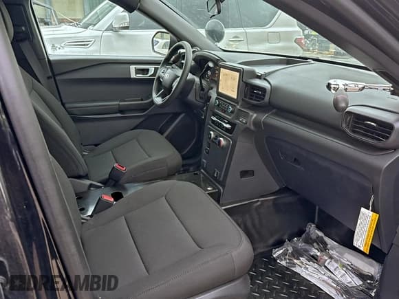 ✅ 2025 Ford Police Interceptor Utility • VIN: 1FM5K8AC0SGA05566 • Lot: 96831695. Wystawiony na Copart z przebiegiem 27 mil. Bezpłatny archiwum sprzedaży aukcyjnych z USA i szczegółowy raport historii pojazdu na DreamBid. Zdjęcie 5.