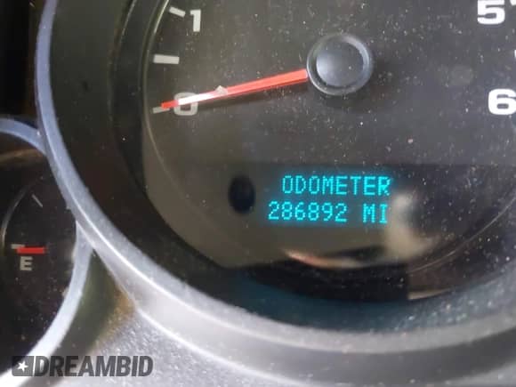 2010 Chevrolet Silverado 1500 Work Truck z VIN 1GCPCPEA1AZ215626, wystawiony jako IAAI lot #43373577 z przebiegiem 286 892 mil mil oraz . Historia ofert i sprzedaży dostępna na DreamBid. Obrazek 14.