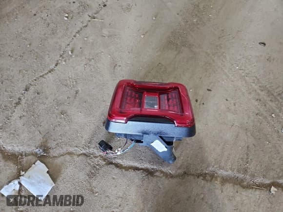 ✅ 2022 Jeep Wrangler Unlimited Sahara Altitude • VIN: 1C4HJXEG7NW111230 • Лот: 92043455. Опубликован ранее на Copart с пробегом 54 336 миль. Бесплатный доступ к архиву аукционных продаж из США и подробный отчёт об истории автомобиля на DreamBid. Изображение 13.