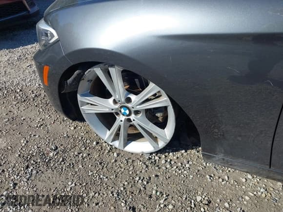 ✅ 2015 BMW 2 Series 228i xDrive • VIN: WBA1F7C57FVX96354 • Lot: 43548450. Wystawiony na IAAI z przebiegiem 86 596 mil. Bezpłatny archiwum sprzedaży aukcyjnych z USA i szczegółowy raport historii pojazdu na DreamBid. Zdjęcie 17.