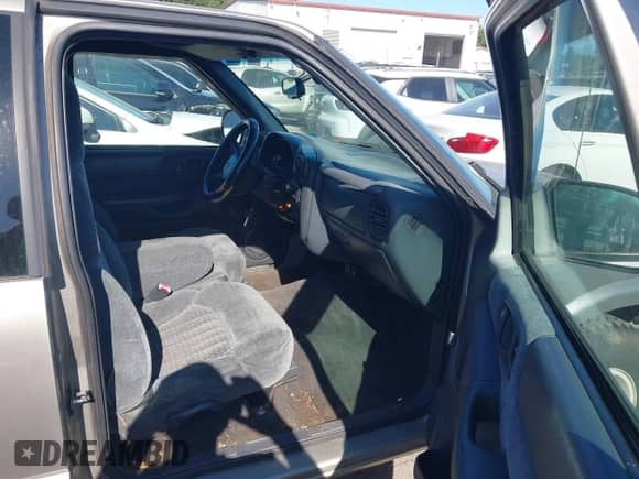 2000 Chevrolet S-10 LS с VIN 1GCDT19W1YK191711, выставлен на аукционе IAAI как лот 43329054 с пробегом 180 643 миль миль и . История ставок и продаж доступна на DreamBid. Изображение 5.