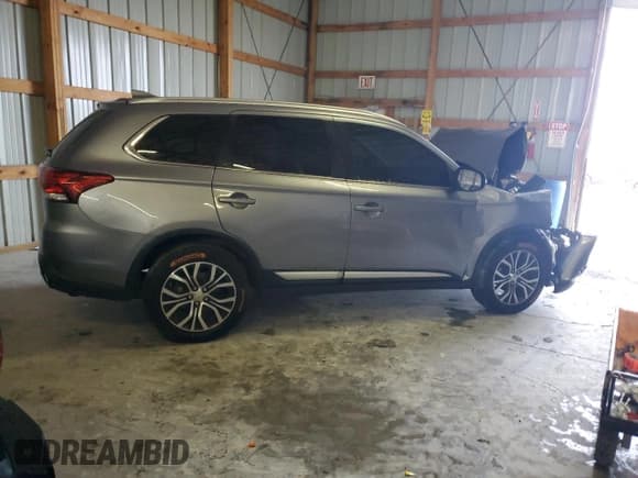 ✅ 2018 Mitsubishi Outlander ES • VIN: JA4AZ3A37JZ069683 • Lot: 89841665. Listed on Copart with Not provided. Free auction sales archive from the USA and detailed vehicle history report at DreamBid. Image 3.