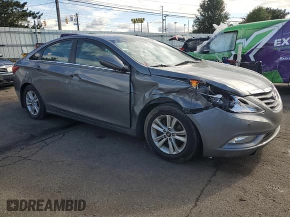 ✅ 2013 Hyundai Sonata GLS • VIN: 5NPEB4AC8DH728898 • Lot: 76494704. Listed on Copart with 142,874 mi. Free auction sales archive from the USA and detailed vehicle history report at DreamBid. Image 4.