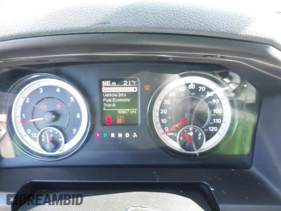 ✅ 2017 Ram 1500 Tradesman • VIN: 1C6RR7KG1HS851117 • Lot: 41287282. Wystawiony na IAAI z przebiegiem 69 871 mil. Bezpłatny archiwum sprzedaży aukcyjnych z USA i szczegółowy raport historii pojazdu na DreamBid. Zdjęcie 7.