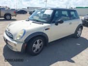 ✅ 2006 MINI Hardtop • VIN: WMWRC33516TK16824 • Lot: 43382472. Wystawiony na IAAI z przebiegiem 119 945 mil. Bezpłatny archiwum sprzedaży aukcyjnych z USA i szczegółowy raport historii pojazdu na DreamBid. Zdjęcie 2.