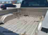 2004 Chevrolet Silverado 1500 z VIN 1GCEC14X74Z166396, wystawiony jako IAAI lot #42528299 z przebiegiem 193 277 mil mil oraz . Historia ofert i sprzedaży dostępna na DreamBid. Obrazek 8.