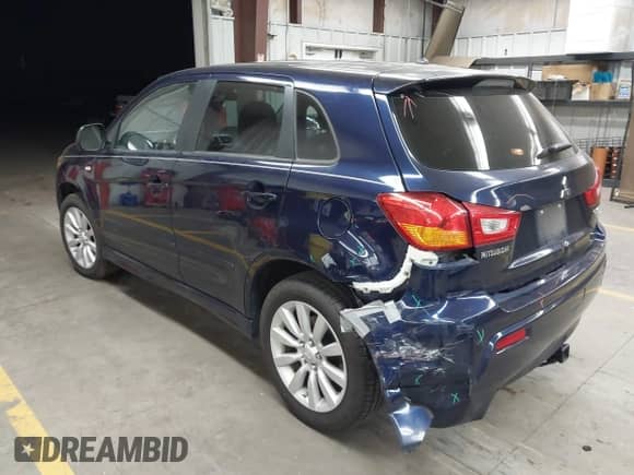 2011 Mitsubishi Outlander SE with VIN JA4AP4AU8BZ021809, listed as a IAAI auction lot 43383076 with 171,414 mi miles and . Bid and sale history available at DreamBid. Image 3.