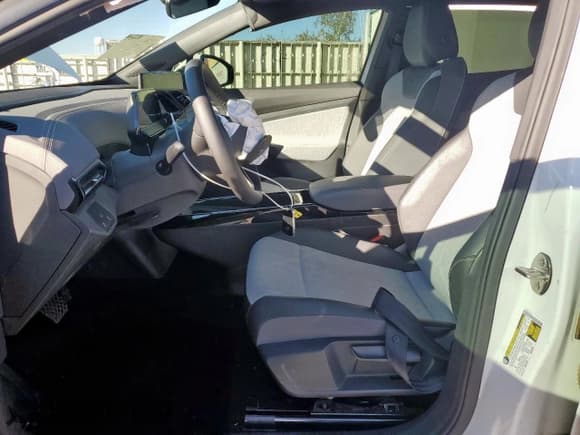 ✅ 2023 Volkswagen ID.4 Pro • VIN: 1V2CMPE88PC021534 • Lot: 91715325. Listed on Copart with 19,678 mi. Free auction sales archive from the USA and detailed vehicle history report at DreamBid. Image 7.