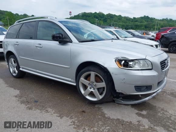 ✅ 2009 Volvo V50 R-Design • VIN: YV1MJ672292464766 • Lot: 42252914. Listed on IAAI with 169,615 mi. Free auction sales archive from the USA and detailed vehicle history report at DreamBid. Image 1.