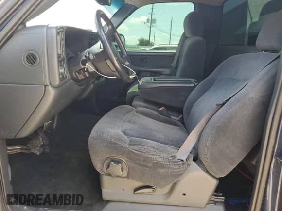 2002 Chevrolet Silverado 1500 LS z VIN 1GCEK14V72Z141352, wystawiony jako Copart lot #61126385 z przebiegiem 200 690 mil mil oraz Szkoda całkowita • Salvage title. Historia ofert i sprzedaży dostępna na DreamBid. Obrazek 7.