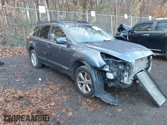 ✅ 2014 Subaru Outback Limited • VIN: 4S4BRDLC4E2202438 • Lot: 43679730. Listed on IAAI with 105,061 mi. Free auction sales archive from the USA and detailed vehicle history report at DreamBid. Image 1.