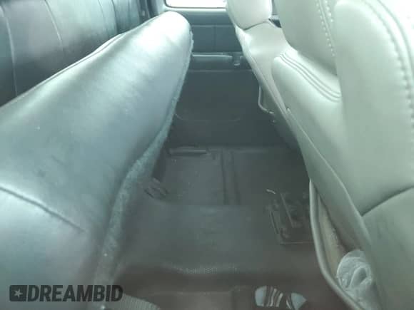 ✅ 2002 Chevrolet Silverado 1500 LT2 • VIN: 1GCEK19Z62Z334586 • Lot: 70585804. Wystawiony na Copart z przebiegiem Nie podano mil. Skorzystaj z bezpłatnego archiwum sprzedaży aukcyjnych z USA i zobacz szczegółowy raport historii pojazdu na DreamBid. Zdjęcie 10.