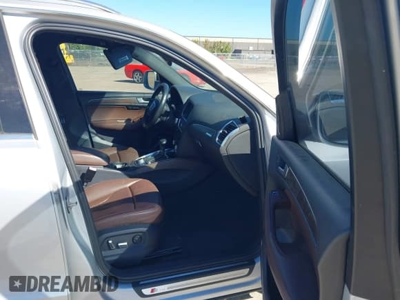 ✅ 2014 Audi Q5 Prestige • VIN: WA1WGAFPXEA113501 • Lot: 43336522. Listed on IAAI with 143,629 mi. Free auction sales archive from the USA and detailed vehicle history report at DreamBid. Image 5.