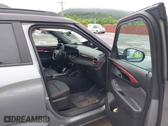 2025 Chevrolet TrailBlazer RS с VIN KL79MUSL3SB102763, выставлен на аукционе IAAI как лот 42514327 с пробегом 10 617 миль миль и . История ставок и продаж доступна на DreamBid. Изображение 5.