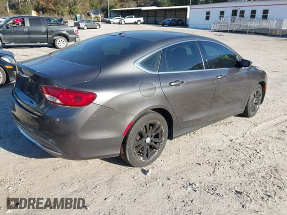 ✅ 2015 Chrysler 200 Limited • VIN: 1C3CCCABXFN646183 • Lot: 43697967. Wystawiony na IAAI z przebiegiem 194 895 mil. Bezpłatny archiwum sprzedaży aukcyjnych z USA i szczegółowy raport historii pojazdu na DreamBid. Zdjęcie 4.